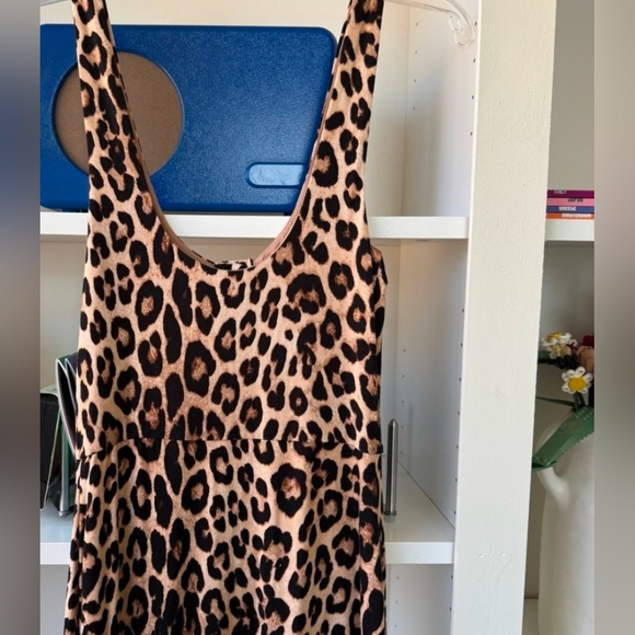 GOOD AMERICAN Good Touch Button Front Midi Dress in Leopard - Picture 5 of 7